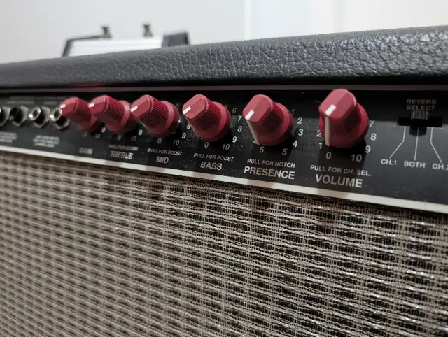 Fender The Twin 2x12 Red Knobs in Amps & Pedals in Ottawa - Image 5