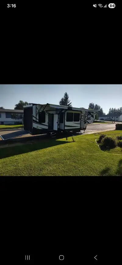 looking to buy 5th wheel toy hauler from 35'-36.6' long no newer than 2018. needs to have residentia...