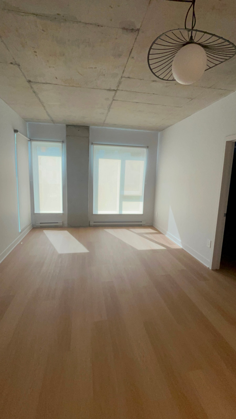 Modern 4.5+den Apartment Lease Transfer — photo 1