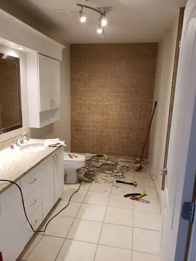 Rénovation de salle de bain sur mesure — Fonctionnalité, style et durabilité ✔️ Travaux certifiés et...