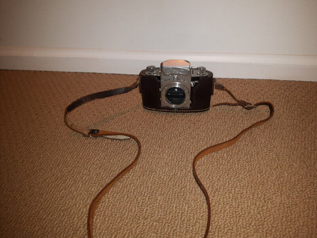 Vintage Ihagee Dresden Exa Camera Body in Good Condition in Cameras & Camcorders in Vancouver - Image 2