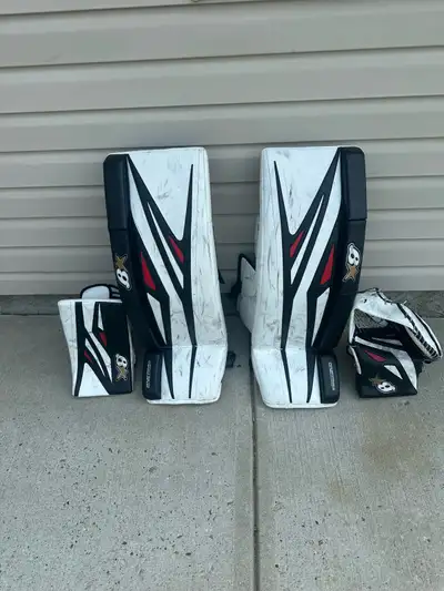 Brians senior Gnetik 8.0 goalie gear. Pads are 34+1, great shape, no tears, wear or skate slices. Bl...