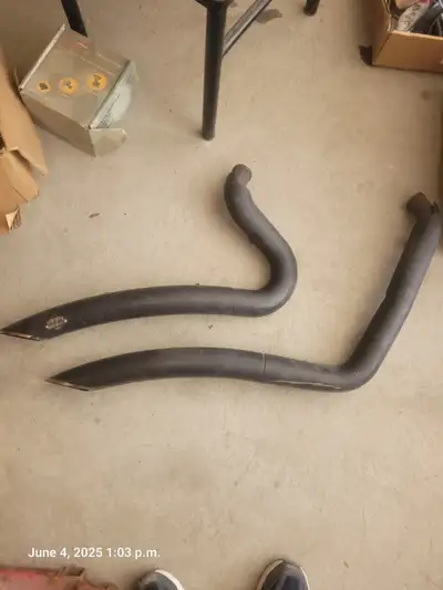 Vance and Hines big radius pipes for 06 and up Harley-Davidson Dynas. Little bit of damage. Pictured...