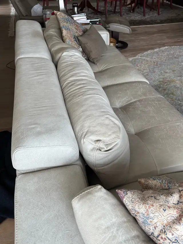 Art Shoppe Italian Leather Sectional in Couches & Futons in City of Toronto - Image 5