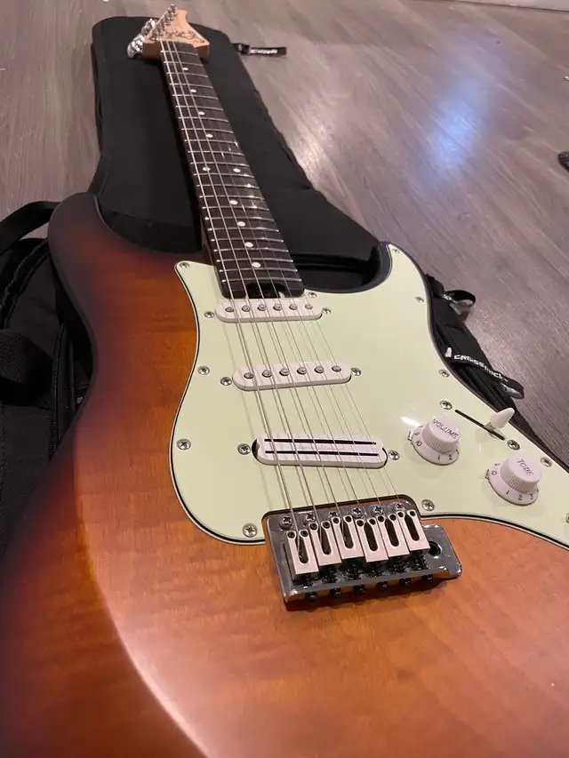 EART guitar in Guitars in Edmonton - Image 3