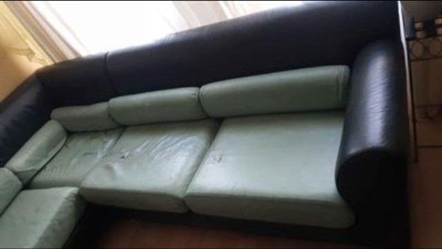 Italian leather  sectional in Couches & Futons in Markham / York Region - Image 2