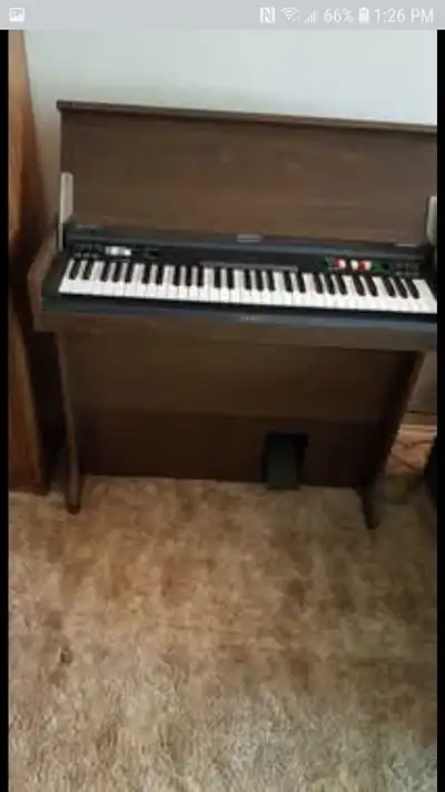 Yamaha CN-70 Single Keyboard Organ Excellent condition 37" long 17" wide 32" high 61 Key Organ Brass...
