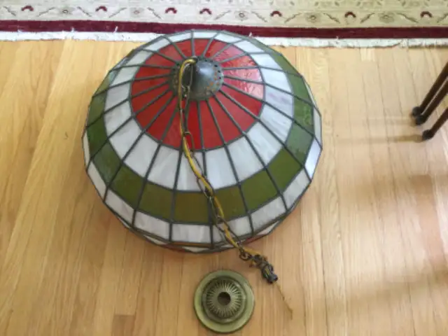 Stain glass pendant ceiling light in Indoor Lighting & Fans in Mississauga / Peel Region - Image 3