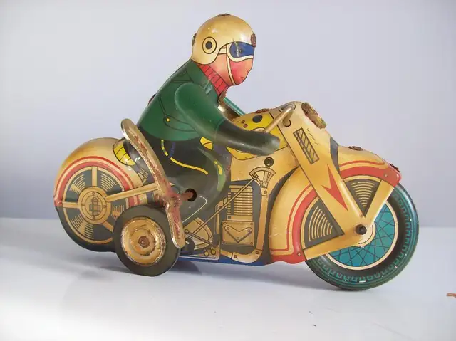 2 TIN MOTORCYCLES ~ WIND UP ~ KEY OPERATED INCLUDING 1 MARX TOYS in Other in Winnipeg - Image 3
