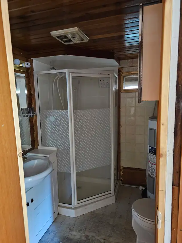 Rent to own Mobile Home with a metal roof!  (Port Alberni)63882289213571123