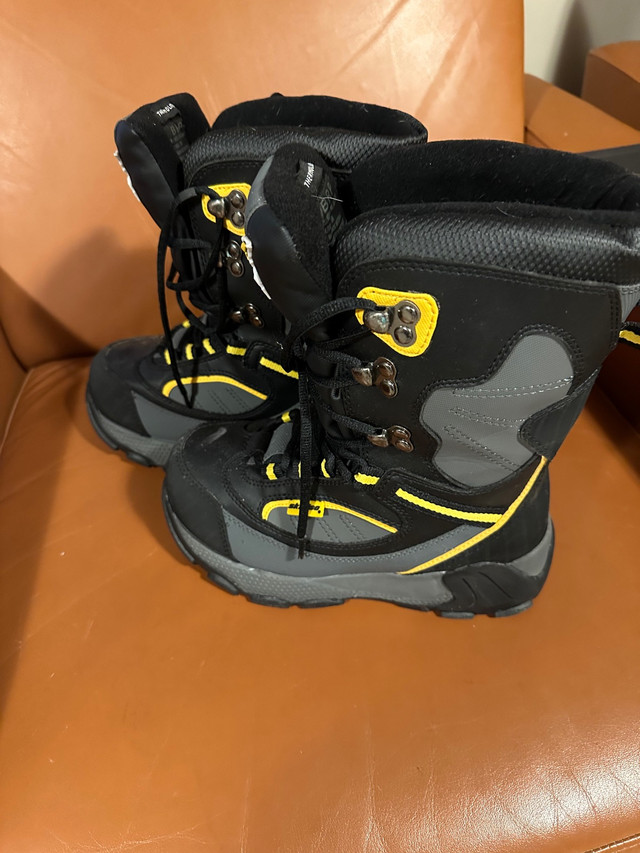 Men’s/youth Skidoo boots in Men's in Guelph