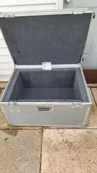 Insulated storage chest
