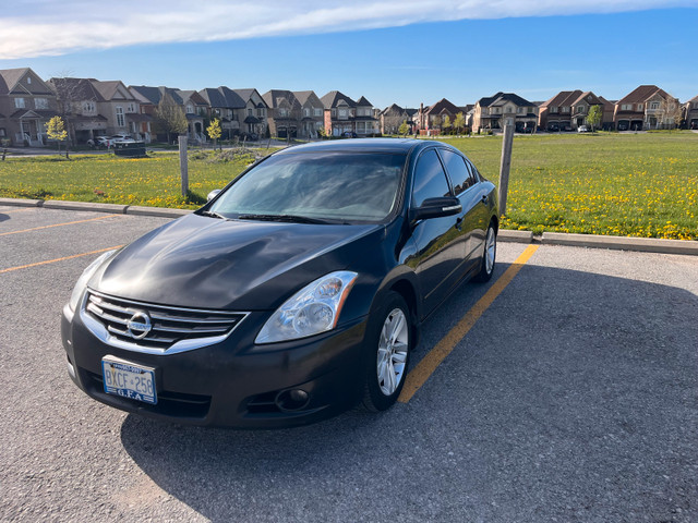 2011 Nissan Altima 3.5 SR Loaded Sedan with 3.5L V6 Engine in Cars & Trucks in St. Catharines - Image 2