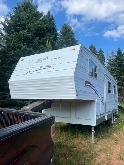 2002 Jayco eagle camper 24.5ft long. Has one main slide. Sleeps 6 people as couch pulls out and tabl...