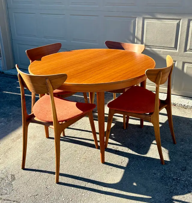 Walnut not Teak Vintage MCM Dining Chairs  in Dining Tables & Sets in Oshawa / Durham Region - Image 2