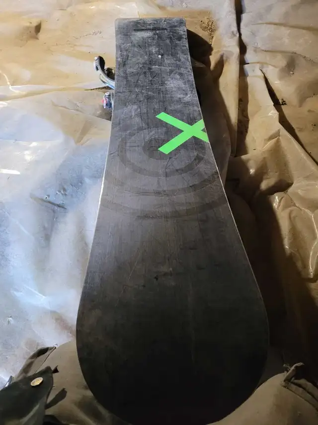 Burton custom X snowboard with bindings in Snowboard in Kitchener / Waterloo - Image 3
