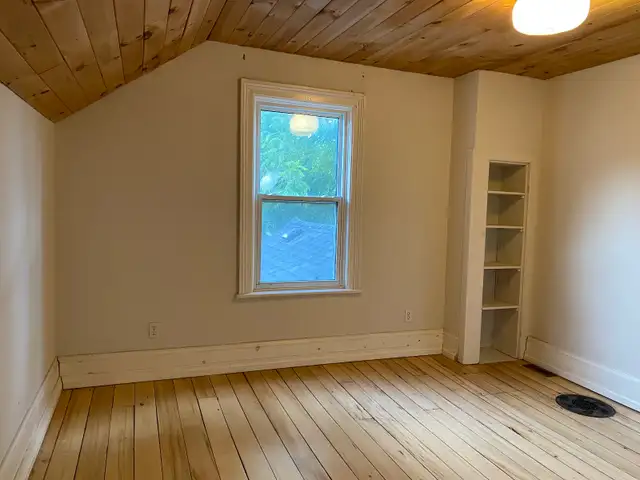 Spacious Room in Downtown Peterborough in Room Rentals & Roommates in Peterborough - Image 4