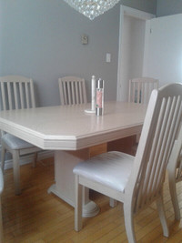 Chaise | Find New and Used Dining Tabled & Sets in Bathurst | Kijiji  Classifieds