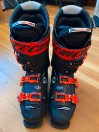Tecnica Mach 1 R LV 130 Flex Ski Boots