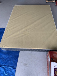 Queen size mattress box 