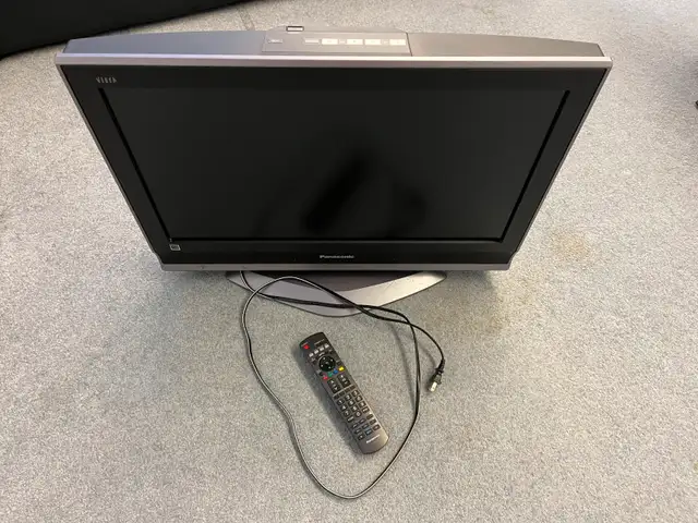 Used 26"/32" Diagonal Panasonic LCD TV for sale in TVs in Markham / York Region - Image 2