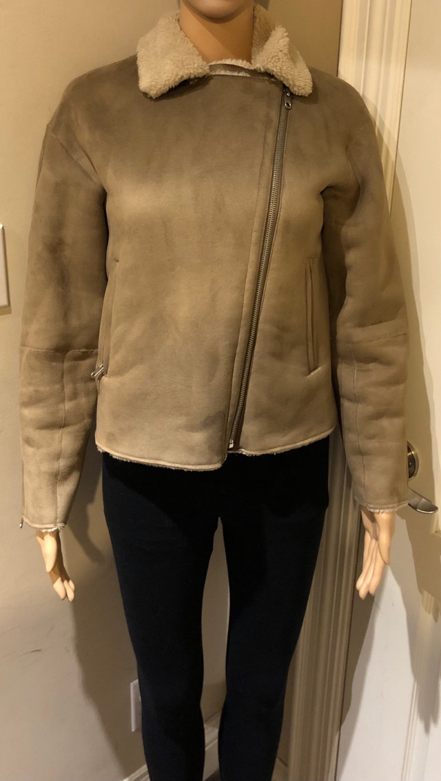 Women’s Size XS Zara Faux Suede/Shearing Jacket in Women's - Tops & Outerwear in City of Toronto - Image 3