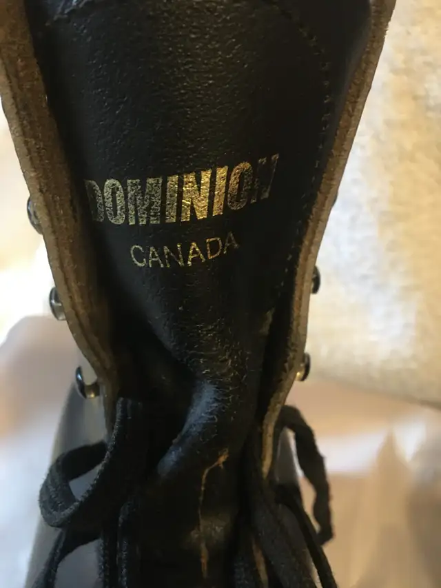 VINTAGE DOMINION CANADA LEATHER ROLLER  SKATES in Skates & Blades in Mississauga / Peel Region - Image 5