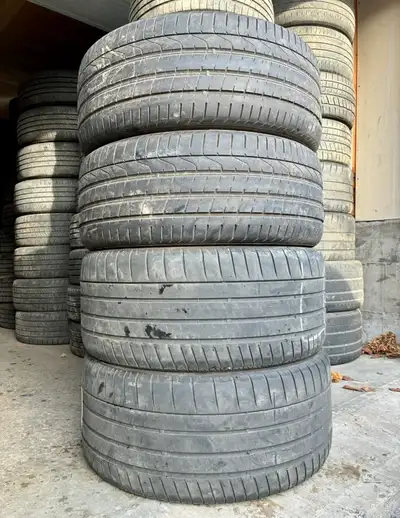 2x Pirelli 265/40/21 with 7/32 2x Bridgestone 295/35/21 with 6/32 No rims 750$$ cash