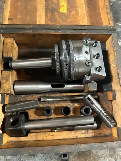Automatic boring head it can fit in a R8 milling or even a Morse taper #3 spindle or lathe $500firm...