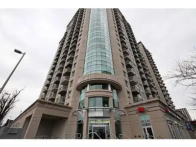 UNFURNISHED 1 BEDROOM LUXURY CONDO + PARKING @ BYWARD MARKET!! Gorgeous 1 bedroom condo, in the hear...