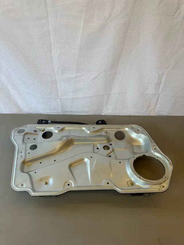 Power Window Regulator VW Golf Jetta in Other in Hamilton - Image 11