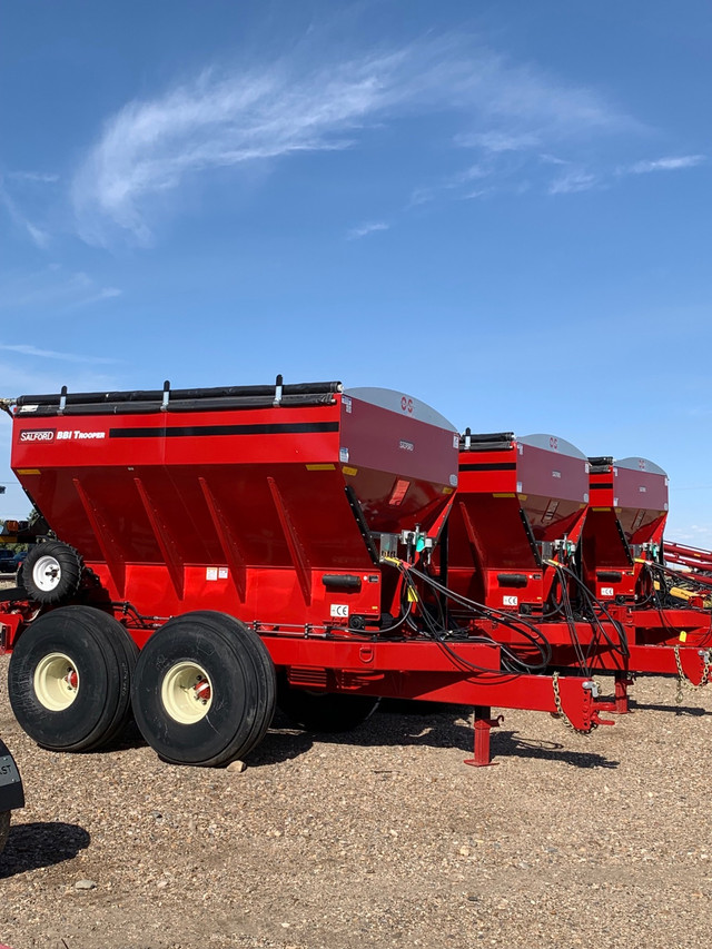 Salford / BBI Trooper 8.0 Fertilizer Spreader in Farming Equipment in Swift Current