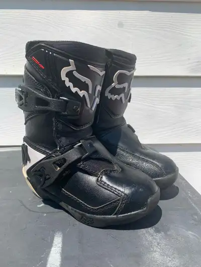 Great shape and lightly used kids motocross boots. Size k13 -Retail for $220 plus tax. Located in Sm...
