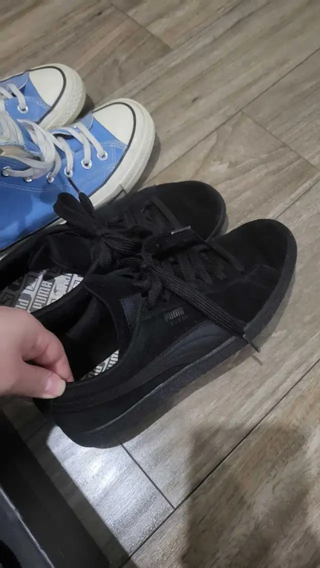 lot of women sneakers, size 7. Nike/Jordan, Converse, Vans, Puma in Women's - Shoes in City of Montréal - Image 5