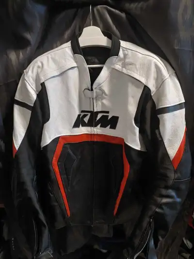 KTM motorcycle leather jacket with ce protectors, very good quality with inner liner for cold weathe...