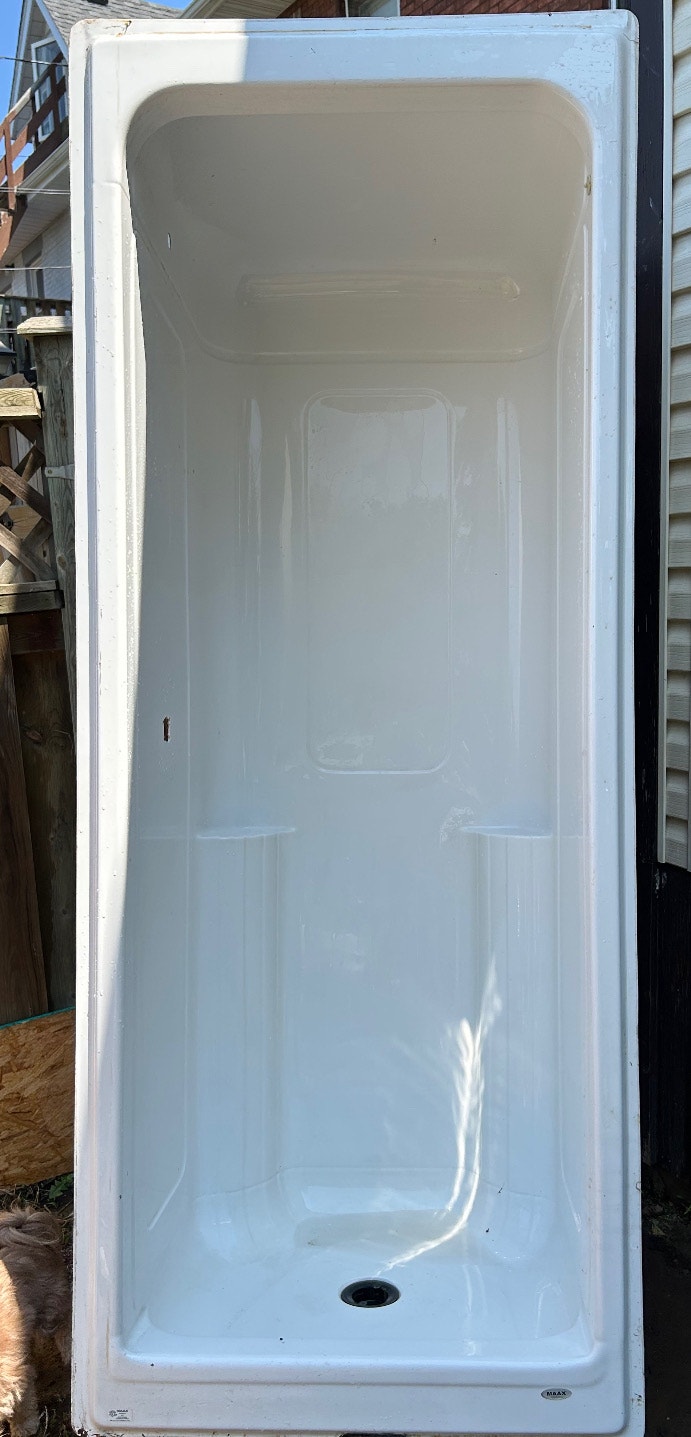 Used shower , like new Plumbing, Sinks, Toilets & Showers Thunder