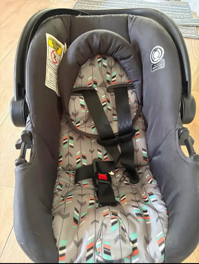 Infant car seat in Strollers, Carriers & Car Seats in Cambridge - Image 3