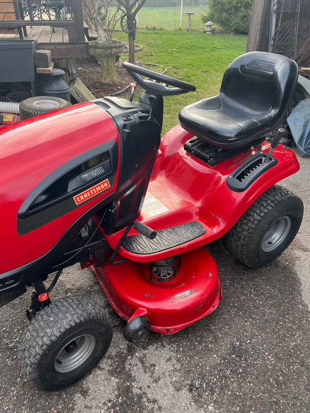  Craftsman lawn tractor  in Lawnmowers & Leaf Blowers in Oshawa / Durham Region - Image 2