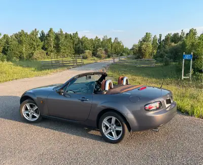 2005 Mazda Miata MX5 Roadster Automatic Transmission Convertable Air conditioning Heated Seats 158,1...