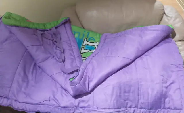 Girls sleeping bag in Fishing, Camping & Outdoors in Kitchener / Waterloo - Image 3