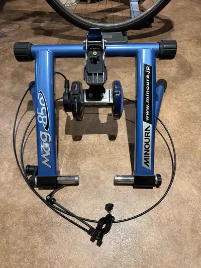 Minoura and 850 bicycle trainer - barely used, View more