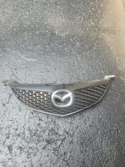Original 2004 - 2006 Mazda 3 Front Upper Grill Fits 2005 OEM Bn8v 50 711. Aylmer area