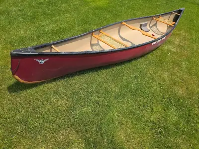 15 foot Bob Special model made of sturdy and liteweight Royalex Lite material. Great for whitewater...