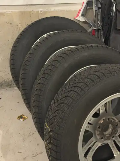 Brand: Pirelli Ice Zero FR Tread: 7-8mm depth tread KM driven: 15,000 km Car used: Honda Odyssey (20...