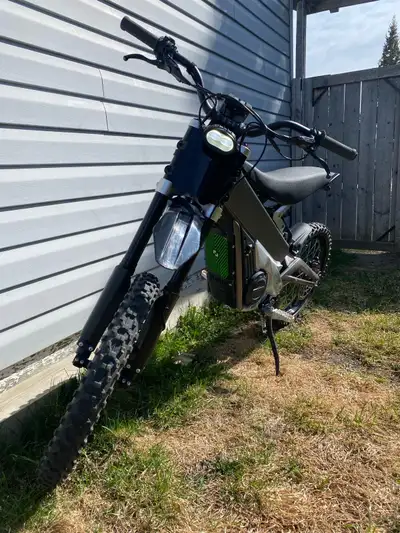 Talaria X3 - 60v 40ah Some love scratches in the paint but never crashed. Includes a new rear tire O...