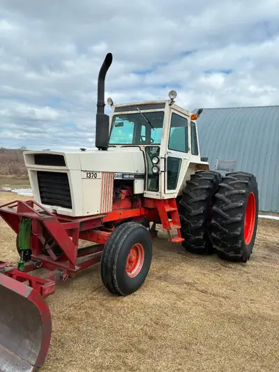 1975 Case 1370 2wd tractor , tractor owned since almost new. Alway kept in a shed. 2 hydraulics, hea...