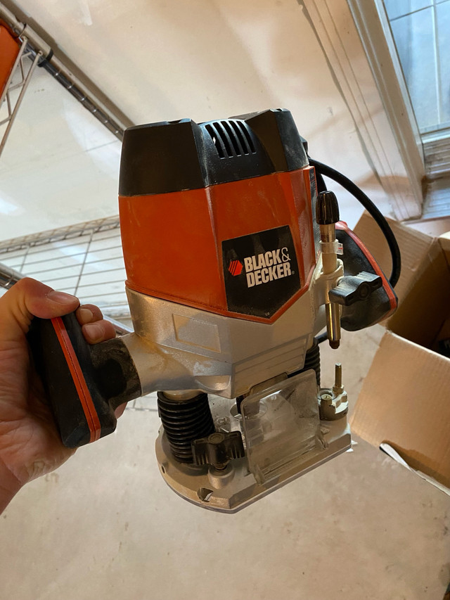 Black and Decker Router with Bosch Bit in Power Tools in City of Toronto - Image 2