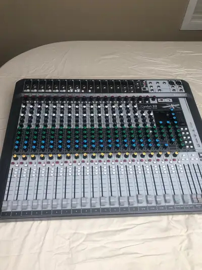 Soundcraft Signature 22 MTK Analog Mixer /Audio interface, View more