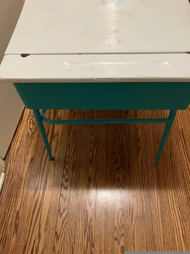 Vintage School Desk in Desks in Winnipeg - Image 5