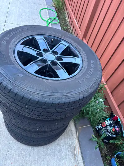 VERY GREAT CONDITION 255 70 R17 GENERAL GRABBER ALL SEASON TYRES FROM 2024 OEM GMC SIERRA BLACK ALLO...